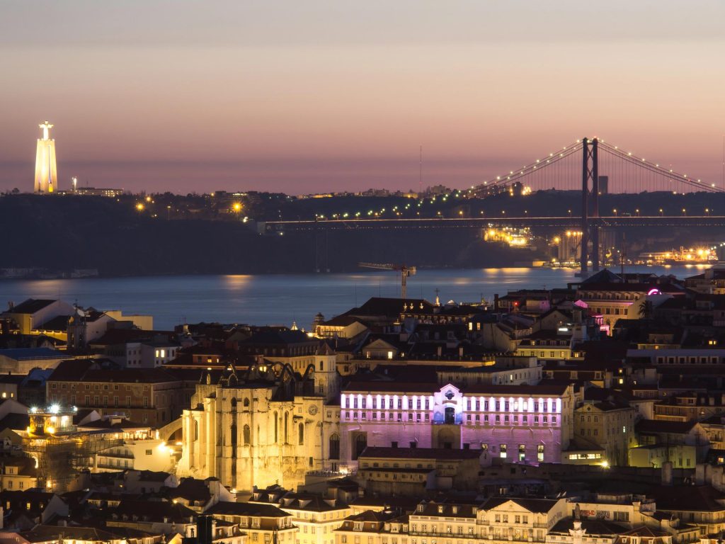 Lisbon skyline at dusk with Ponte 25 de Abril and Cristo Rei, representing the digital marketing landscape in Lisbon, Portugal